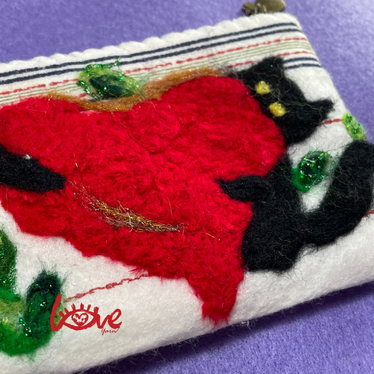 Cat holds a red heart (black)
