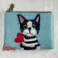 A cat with a sweet heart (green)